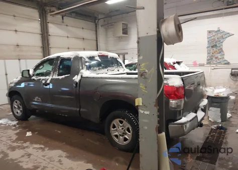 2011 Toyota Tundra Grade 5.7L V8 z USA, uszkodzony, nr VIN 5TFRY5F18BX098928